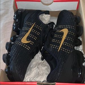 NWT NIKE Air Vapormax FLYKNIT 3 - Black and Gold